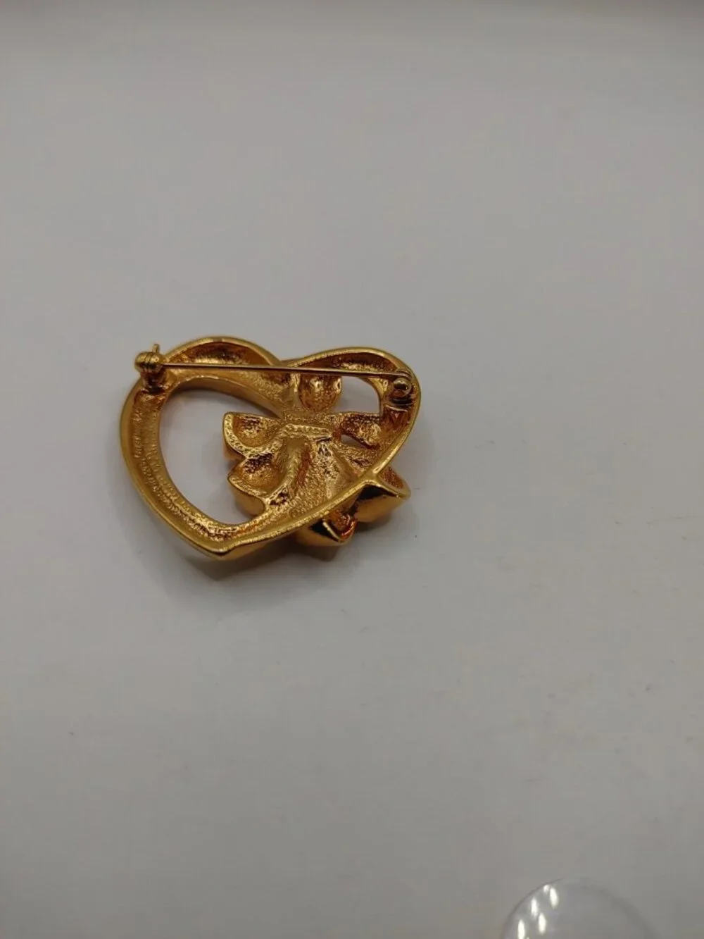 VTG  Brooch/pin  Heart Signed Avon Teal Blue gold tone-in purple tin box